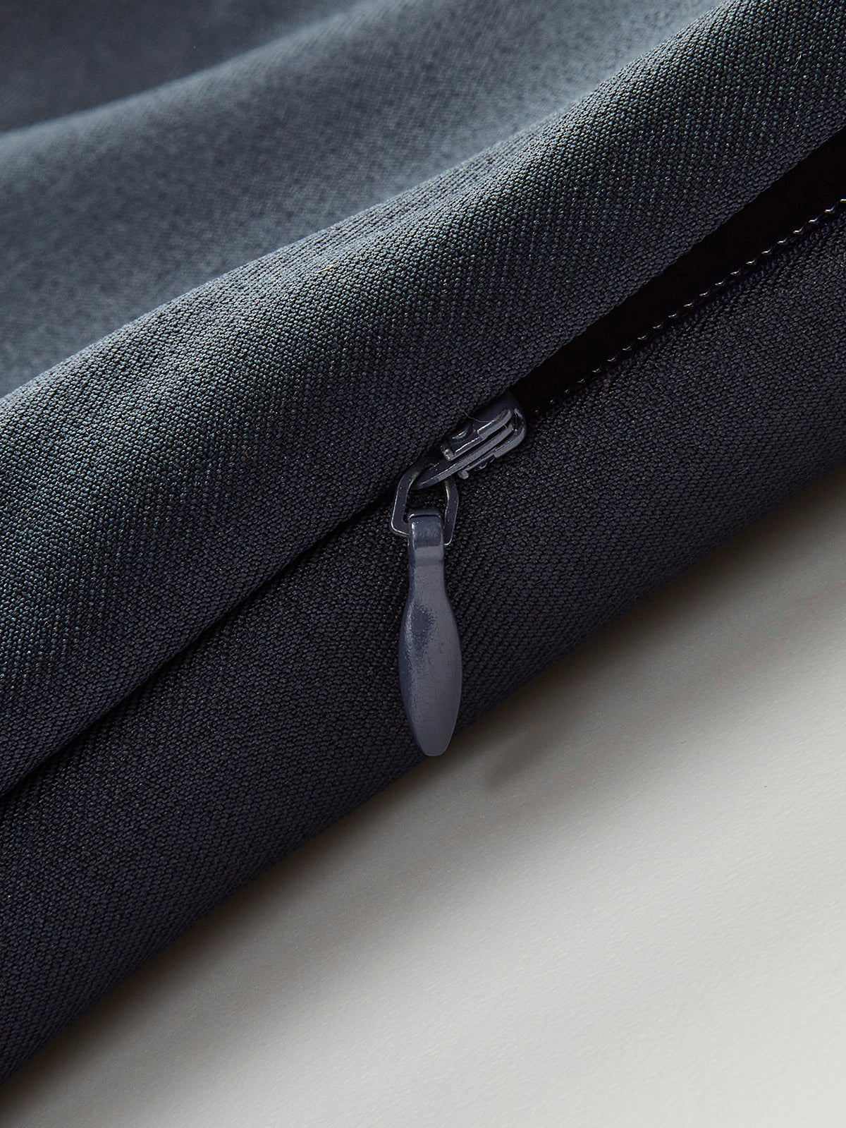 Wide-Collar Dress with Pleated Skirt – V-Neck Sleeveless Dress with Light Stretch